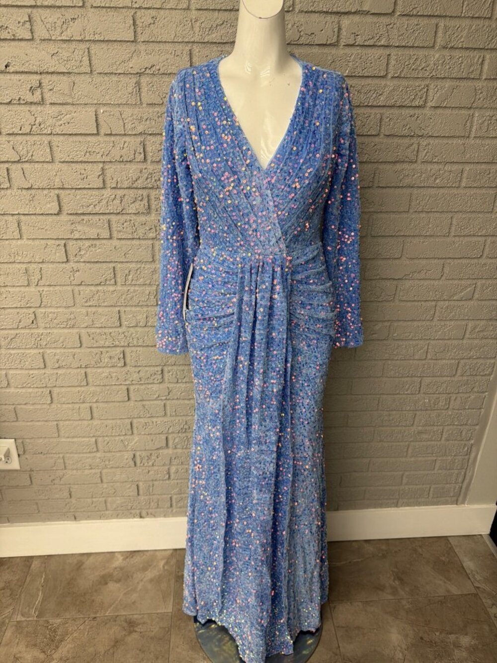 Boutique Women’s Lilac Sequined Velvet V-Neck Long Sleeve Pleated Dress Size 6